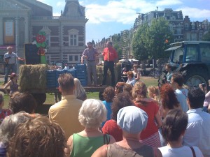 pictures/strawberrymob museumplein.jpg